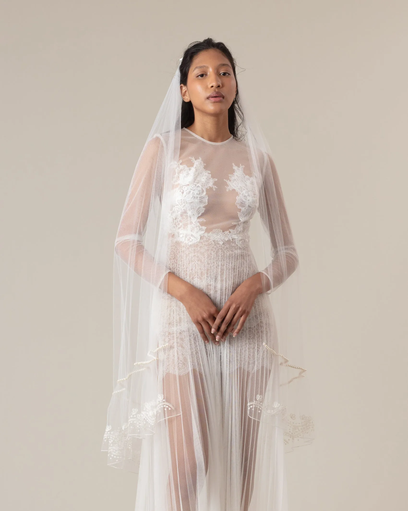 MARTINA SATIN BOWS AND PEARLS EMBROIDERED VEIL