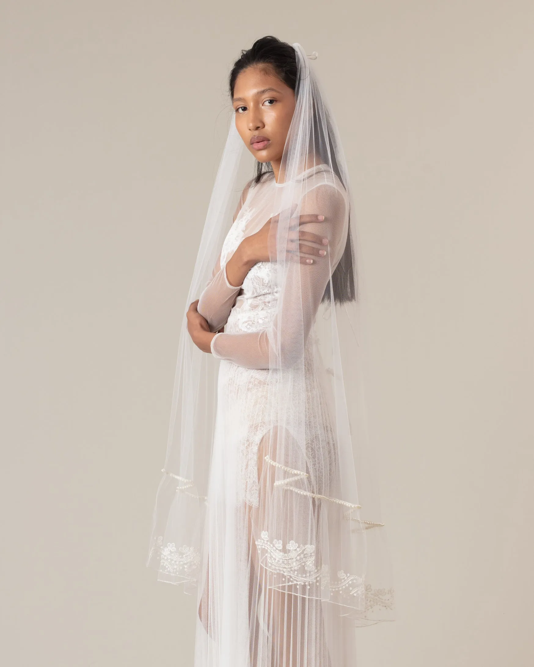 MARTINA SATIN BOWS AND PEARLS EMBROIDERED VEIL